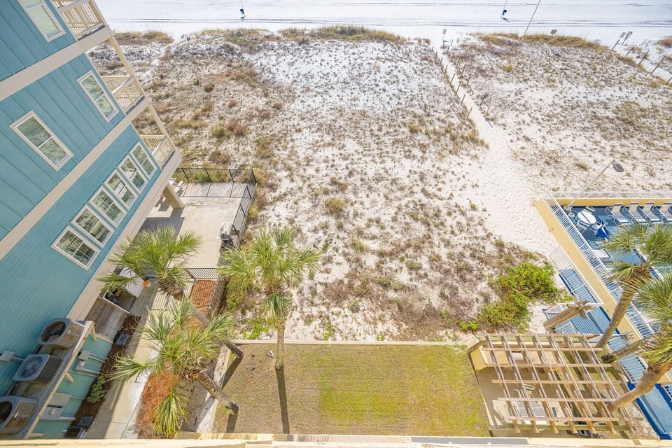 Condo, 2 Bedrooms | Property grounds