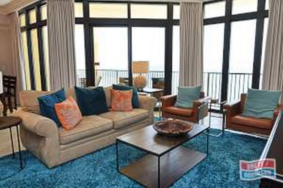 Condo, 3 Bedrooms | Living area