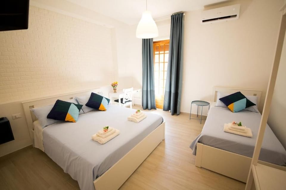 Comfort Triple Room | Hypo-allergenic bedding, desk, laptop workspace, iron/ironing board