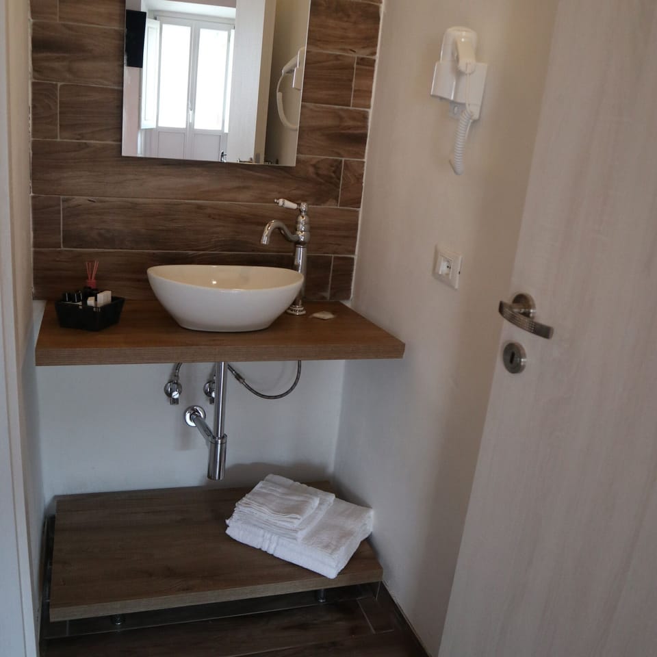 Classic Double or Twin Room | In-room safe, desk, laptop workspace, iron/ironing board