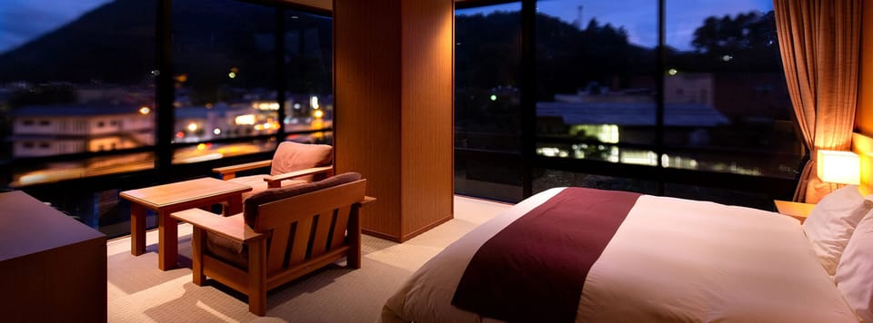 High-Grade Japanese-Western-style Room [Miyabi] - River view, king-size, with scenic bath hot spring | Premium bedding, minibar, in-room safe, free WiFi