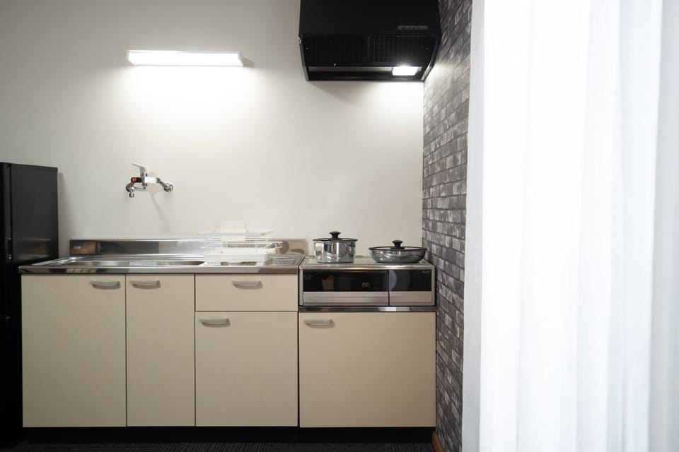 Apartment, 2 Bedrooms, Non Smoking, Kitchen | Private kitchen | Full-size fridge, microwave, stovetop, rice cooker