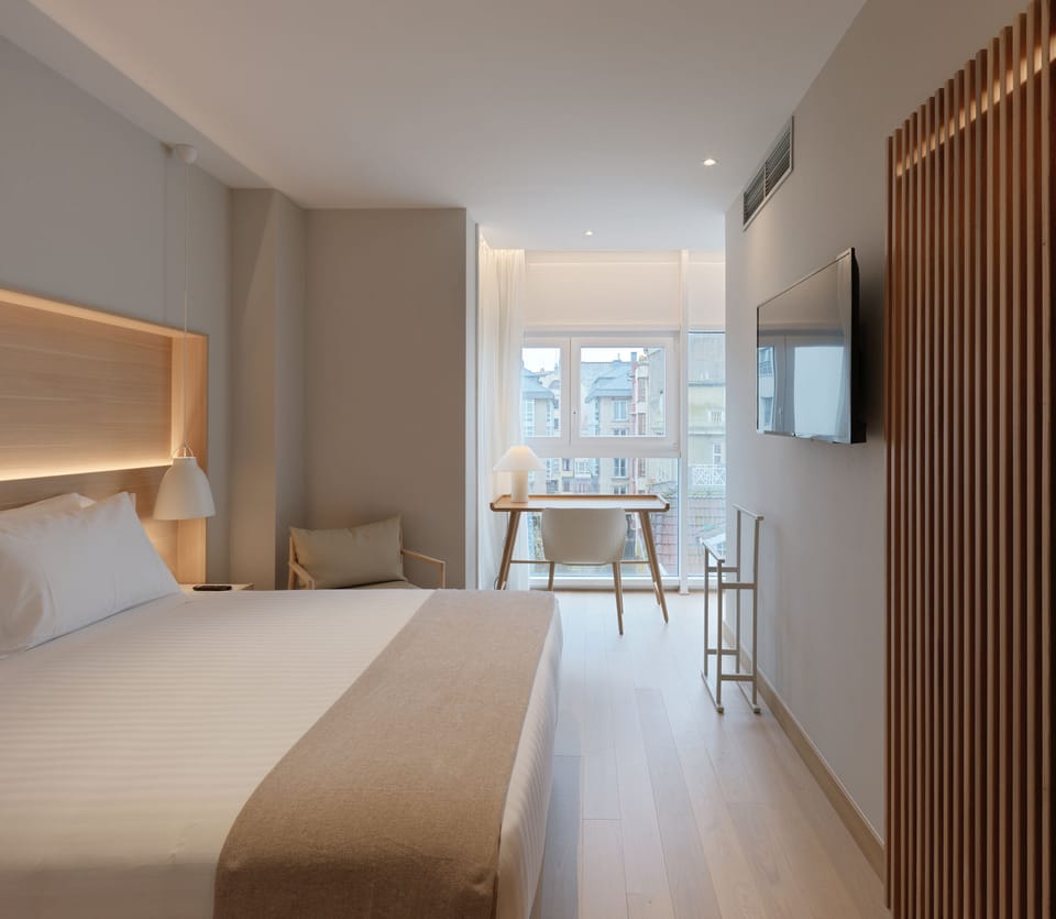 Minibar, in-room safe, desk, laptop workspace