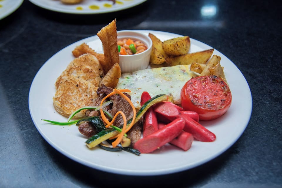Free daily English breakfast