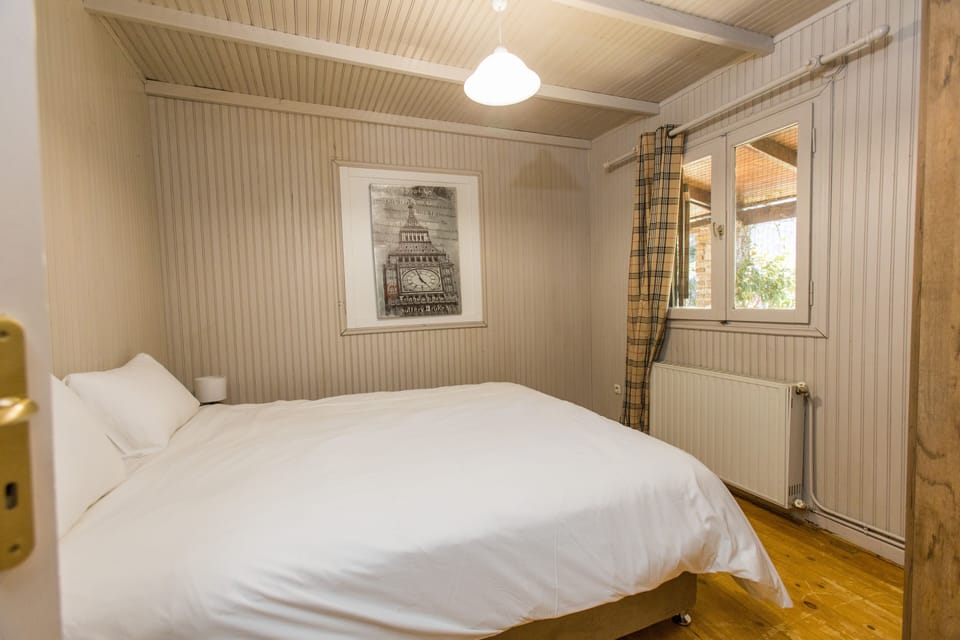 2 bedrooms, down comforters, Select Comfort beds, desk