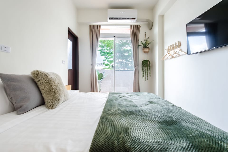 Deluxe Double Room, Balcony | Soundproofing, free WiFi, bed sheets