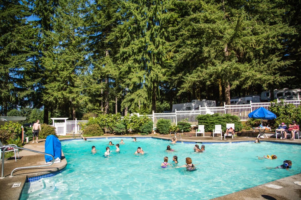2 outdoor pools