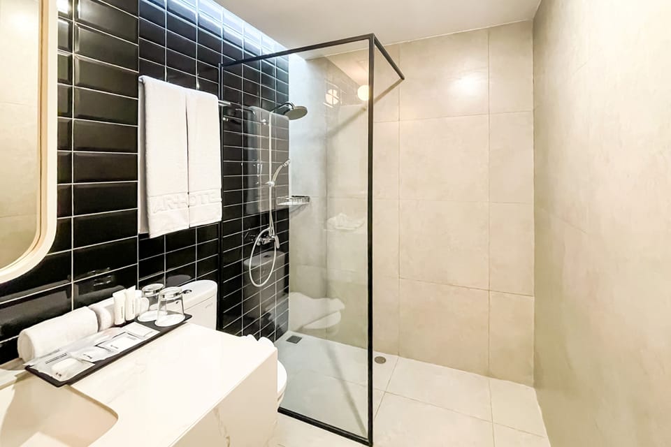 Studio 27 | Bathroom | Free toiletries, towels, soap, shampoo