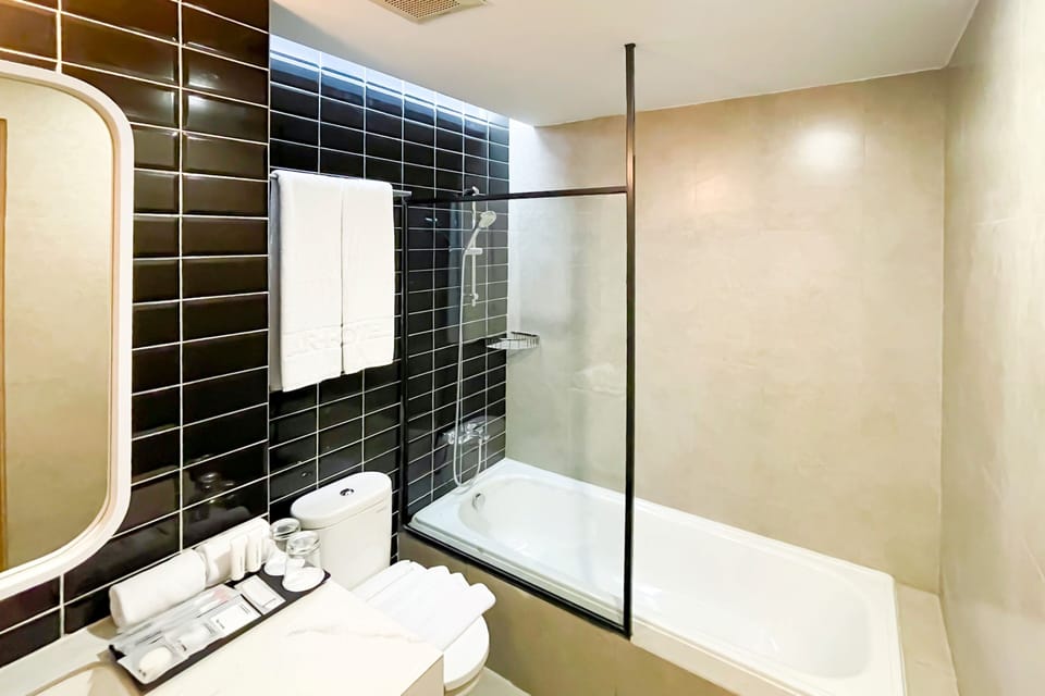Studio 27 with Bathtub | Bathroom | Free toiletries, towels, soap, shampoo