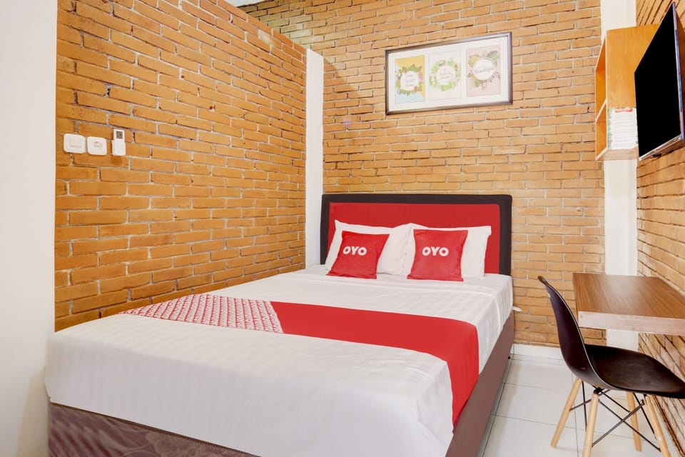 Standard Double Room | Free WiFi, bed sheets