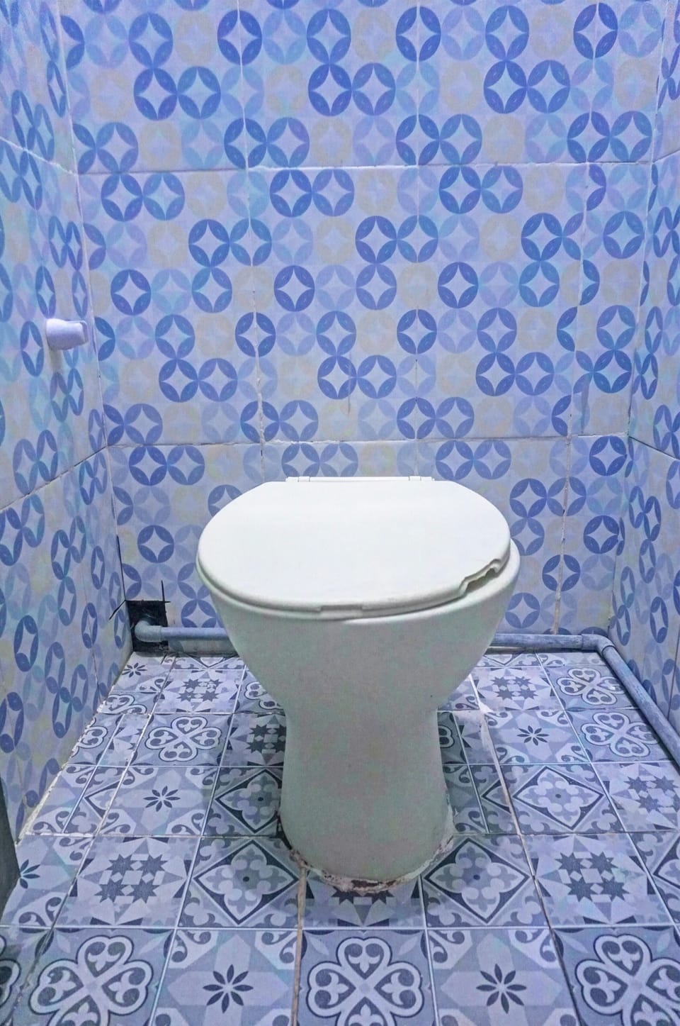 Family Suite | Bathroom | Shower, rainfall showerhead, towels, toilet paper