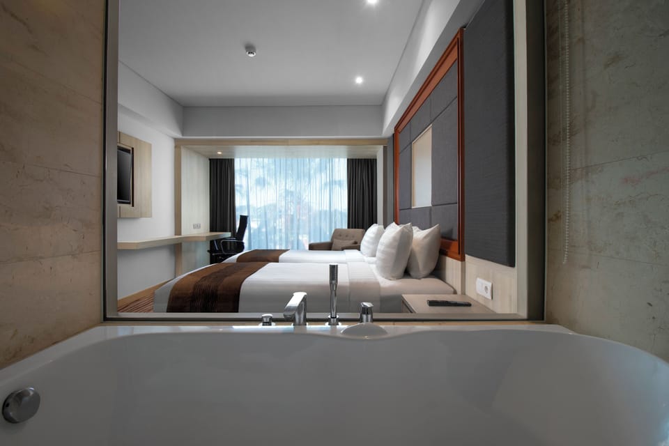 Premium bedding, pillowtop beds, in-room safe, desk