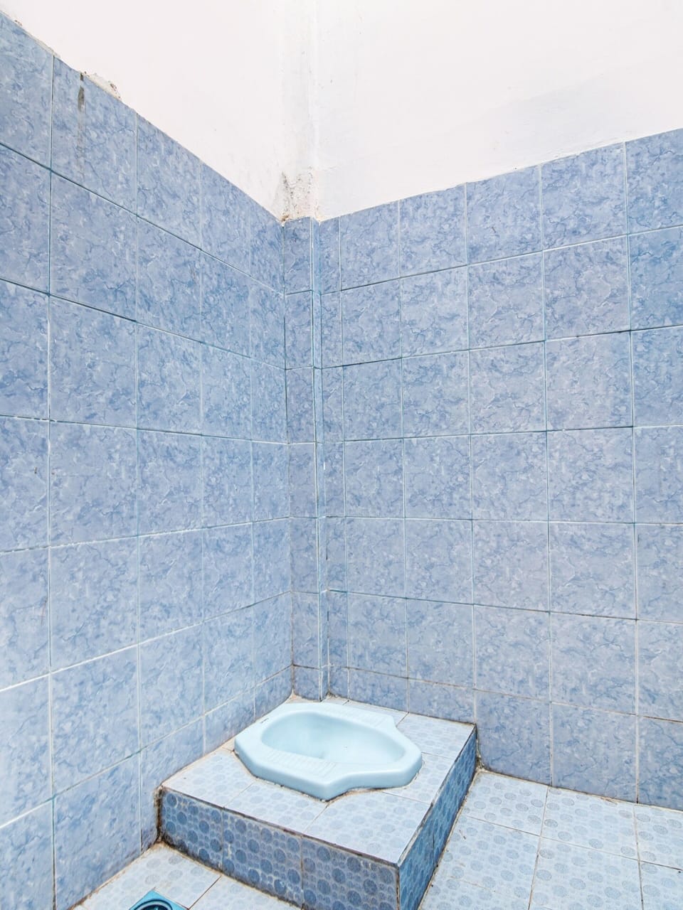 Single Room | Bathroom | Shower, rainfall showerhead, towels, toilet paper
