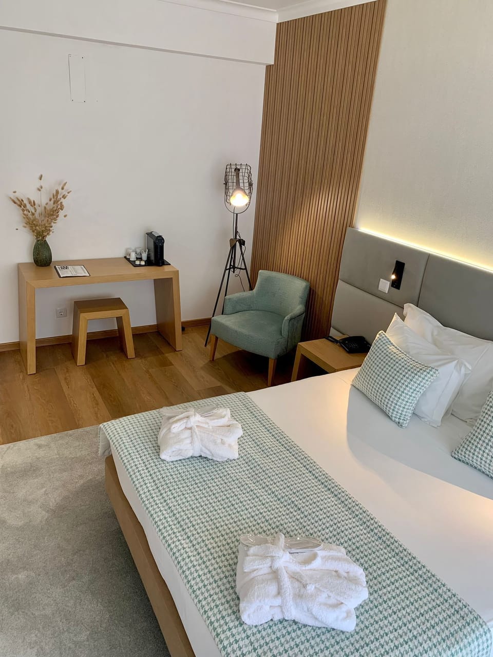 Deluxe Double Room | Free WiFi, bed sheets