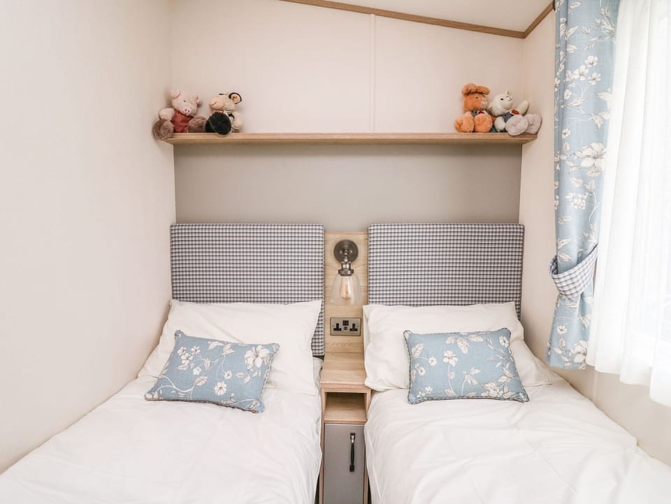 2 bedrooms, individually decorated, individually furnished, free WiFi