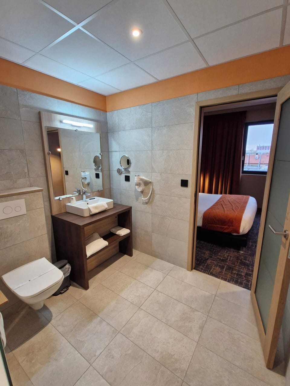 Comfort Double Room Single Use | Bathroom | Hair dryer, towels, soap, shampoo