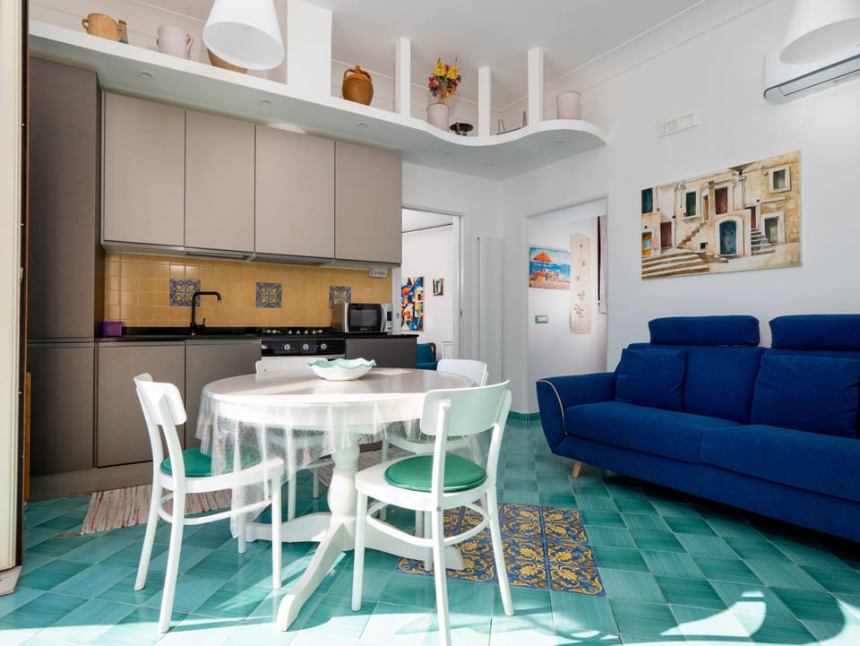 Gallery House | Private kitchen | Full-size fridge, microwave, oven, stovetop