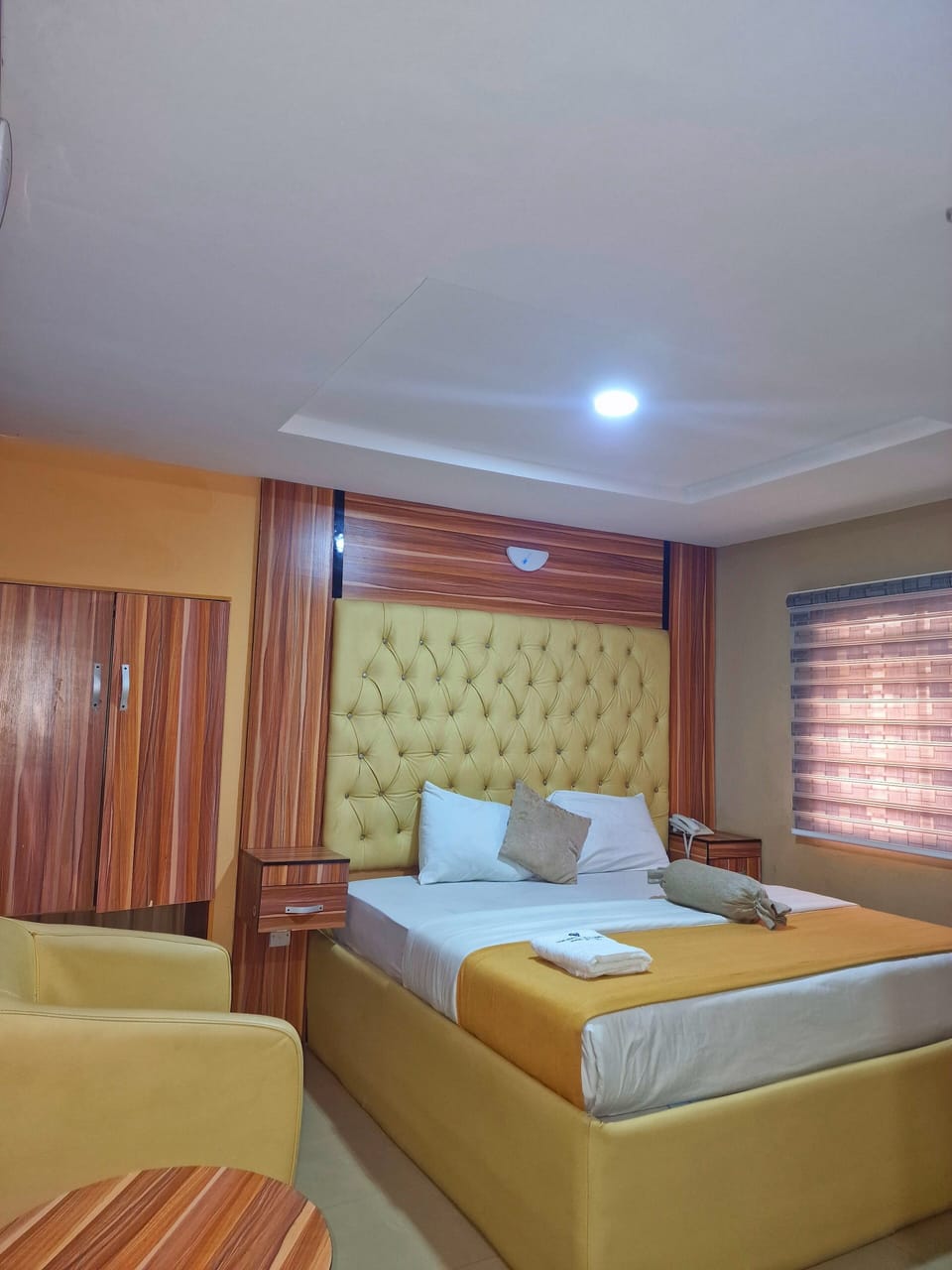 Deluxe Room, 1 King Bed | Tempur-Pedic beds, individually decorated, individually furnished, desk