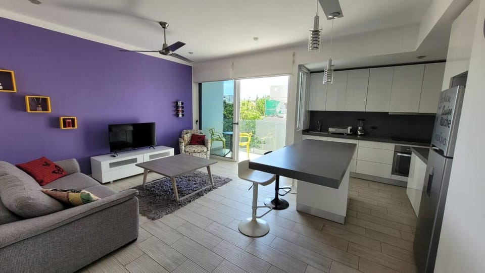 Apartment, 1 Bedroom, Smoking, Balcony | Living area