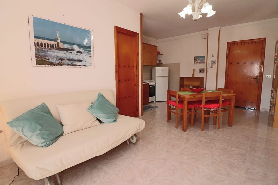 House, 1 Bedroom, City View | Living area