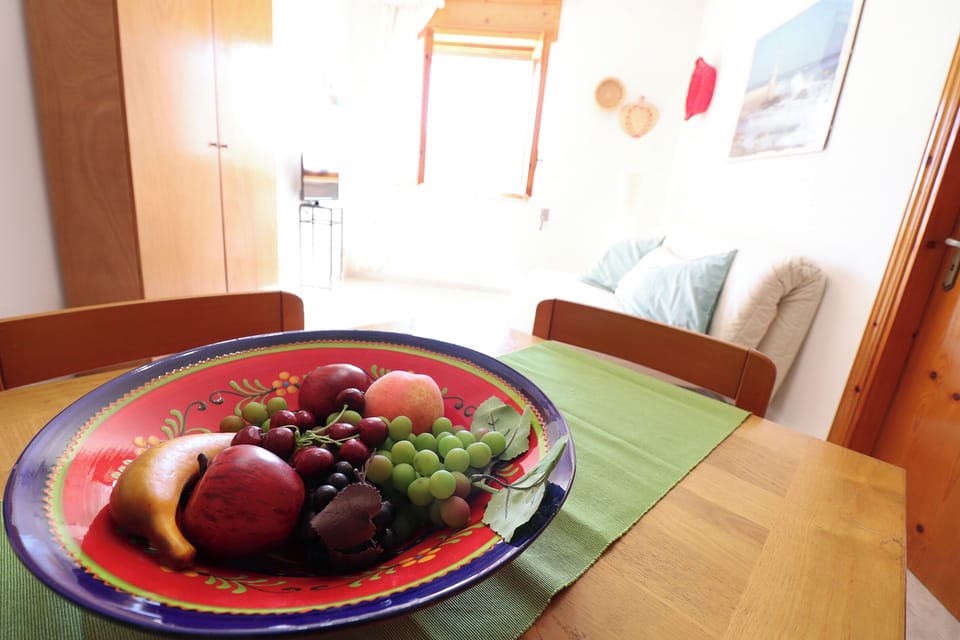 House, 1 Bedroom, City View | Food and drink