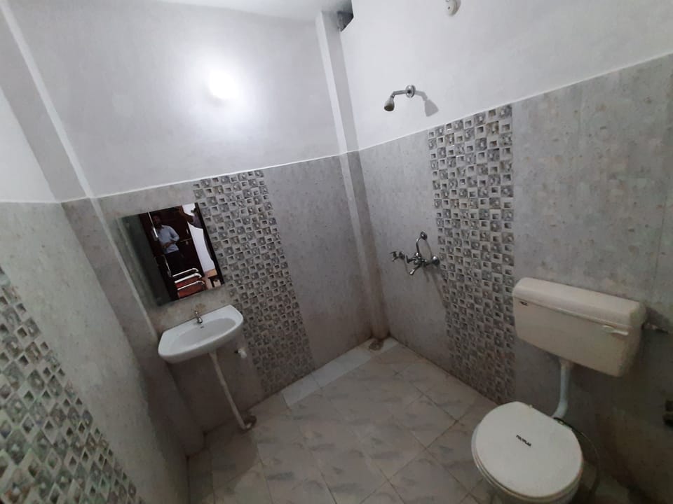 Room, 5 Bedrooms, Smoking, Terrace | Bathroom