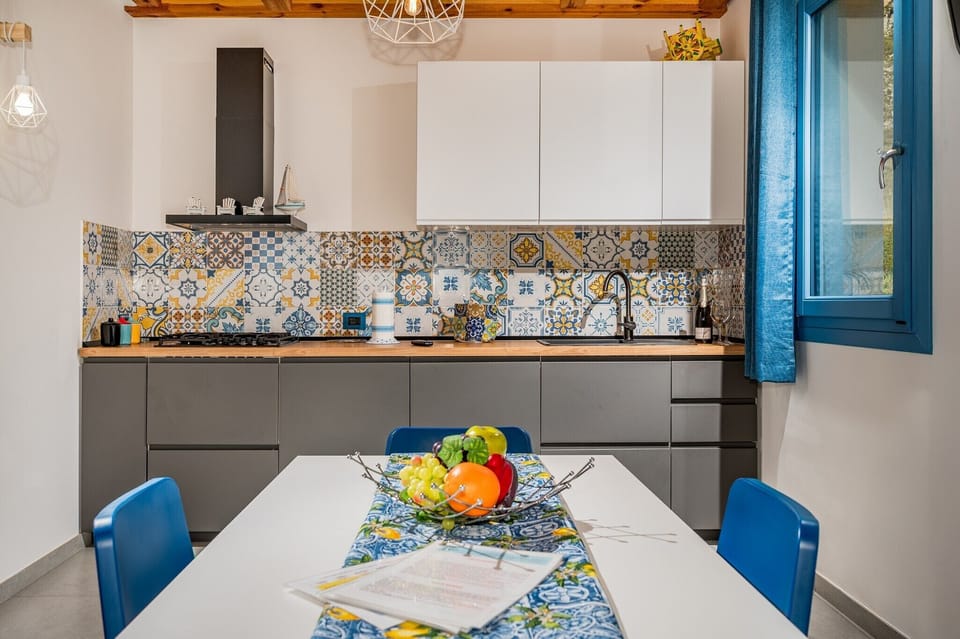 Villa, 1 Bedroom, Smoking, Balcony | Dining room