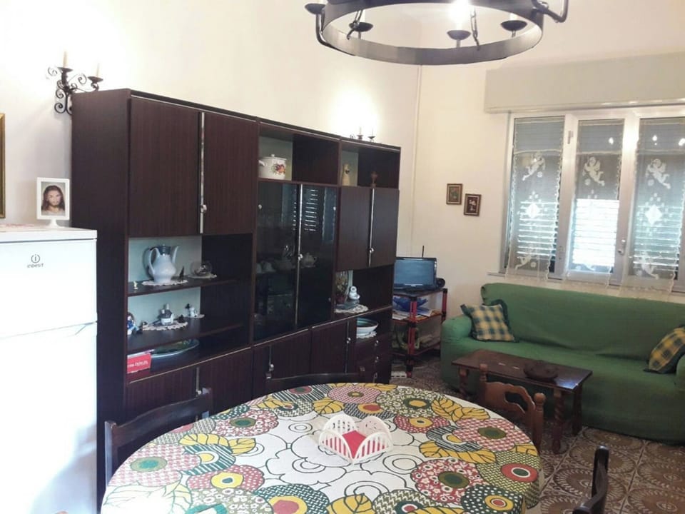 Apartment, 2 Bedrooms, Smoking, Patio | Interior