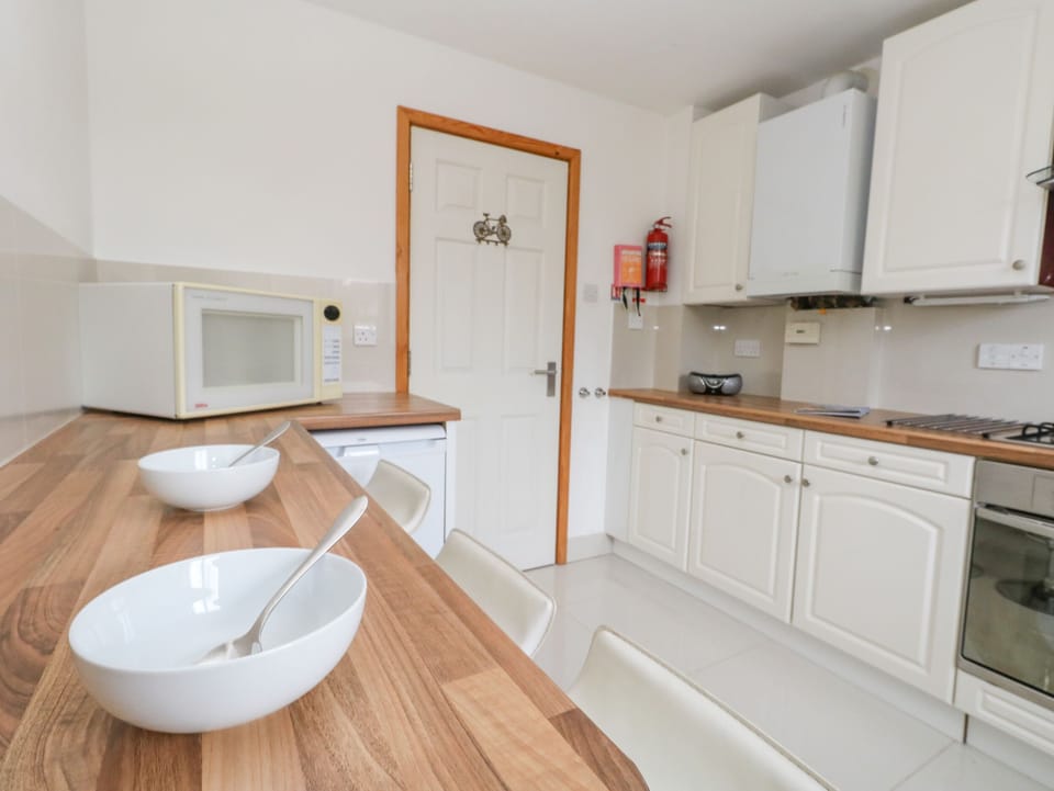 Fridge, dishwasher, electric kettle, toaster