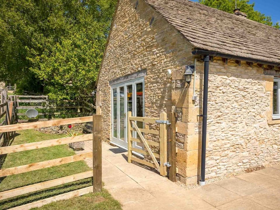 Cottage | Property grounds