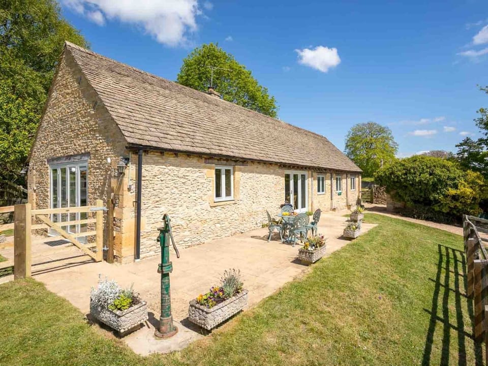 Cottage | Property grounds