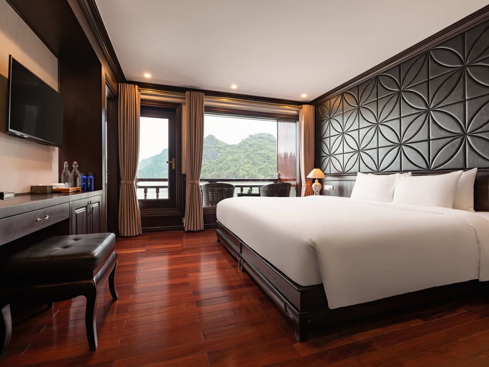 Junior Suite balcony | Minibar, in-room safe, desk, blackout drapes