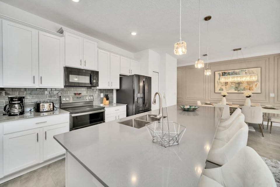 Townhome, 4 Bedrooms | Private kitchen | Microwave, dishwasher