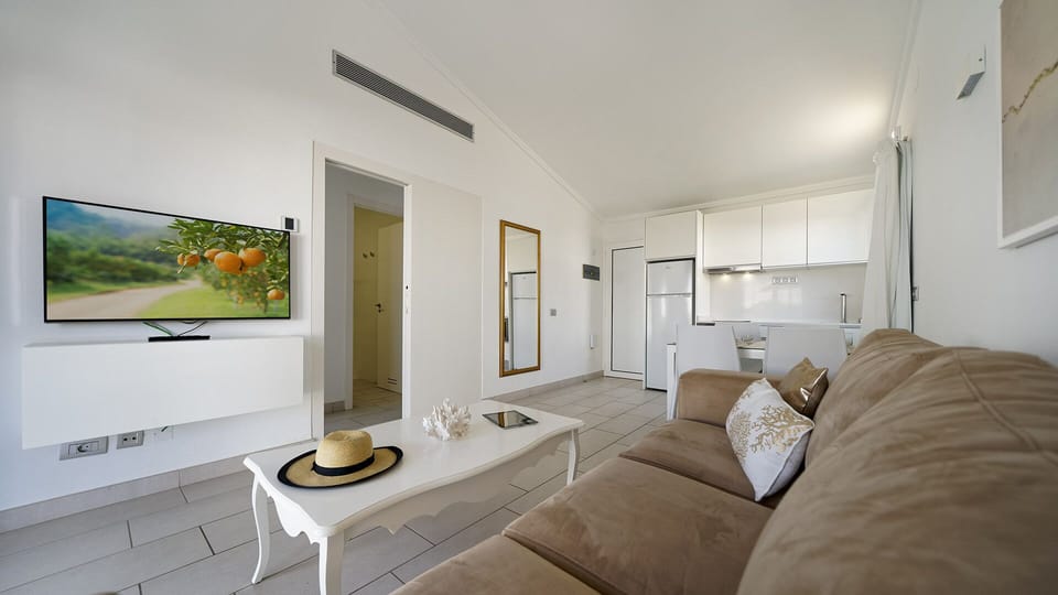 Deluxe Bungalow | 2 bedrooms, individually decorated, laptop workspace, soundproofing