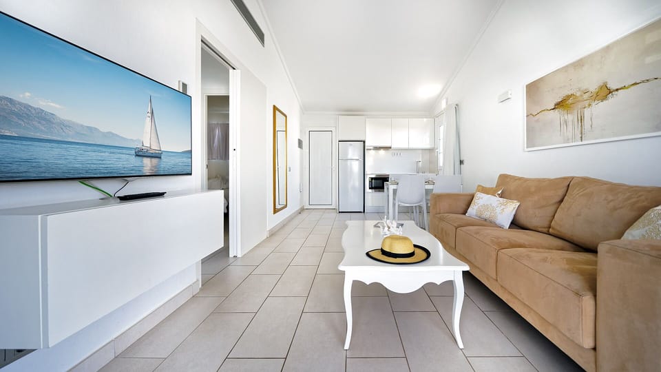 Deluxe Bungalow | Living room | TV