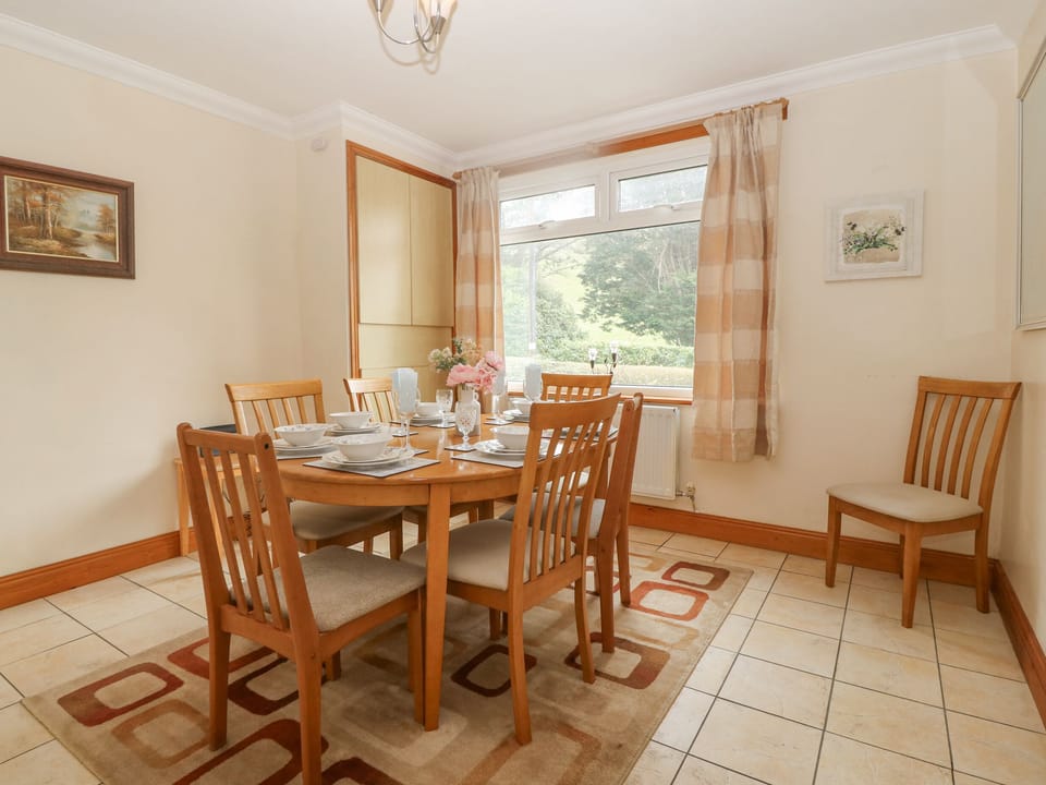 Cottage | Dining