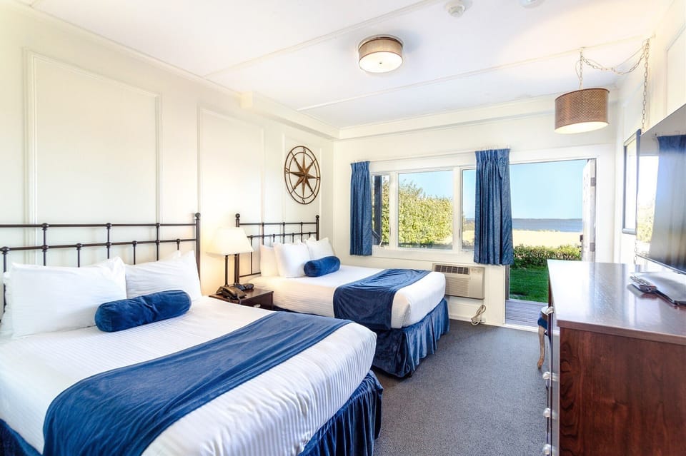 Deluxe Room, 2 Double Beds, Terrace, Bay View | 1 bedroom, cribs/infant beds, rollaway beds, bed sheets