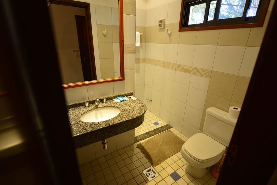 Standard Room | Bathroom | Shower, free toiletries, hair dryer, towels
