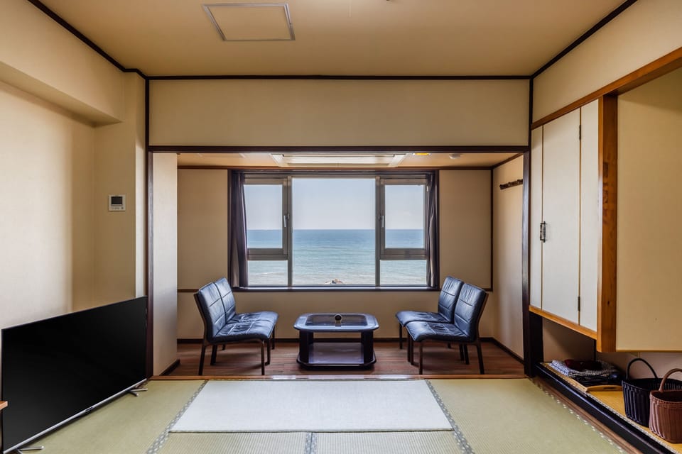 Standard Room 12, Non Smoking | Down comforters, in-room safe, blackout drapes