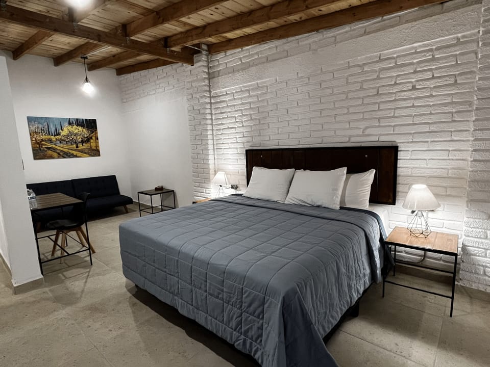 Superior Studio Suite, 1 King Bed with Sofa bed, Mountain View | Free WiFi