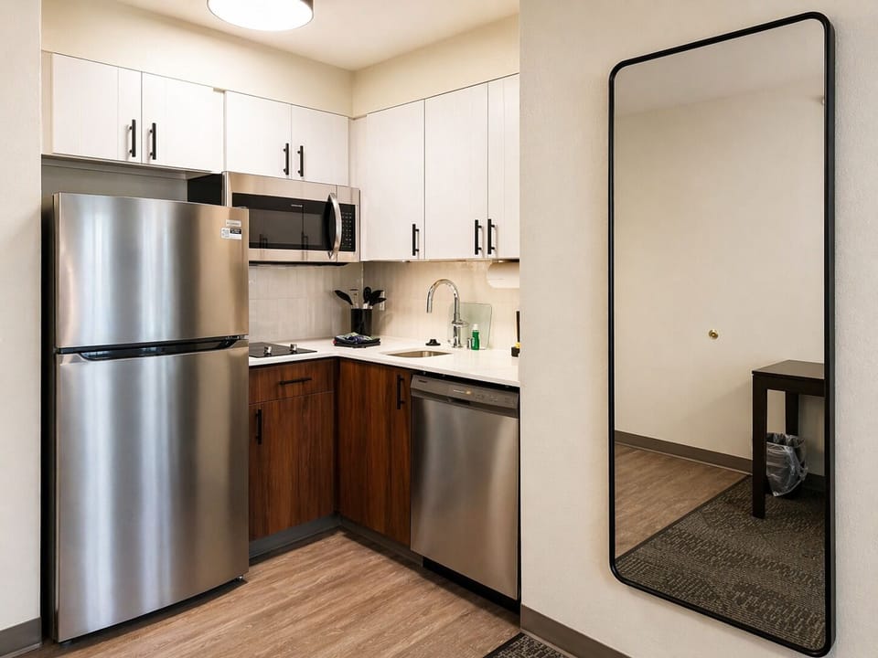 Fridge, microwave, stovetop, dishwasher
