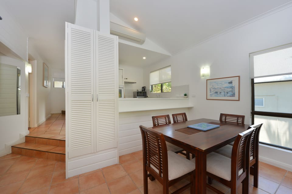 Loft, 3 Bedrooms | In-room dining
