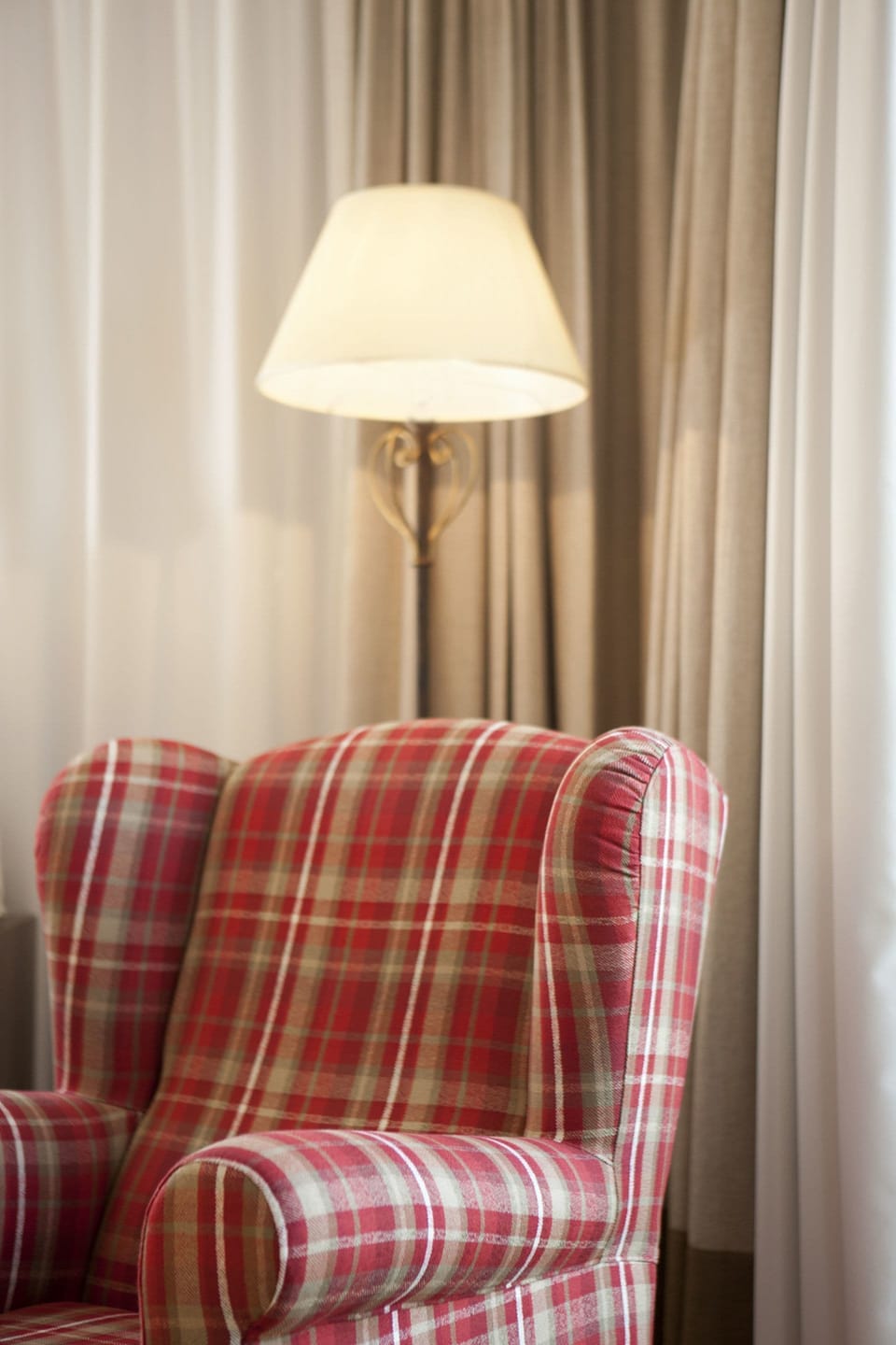 Premium bedding, down comforters, in-room safe, desk