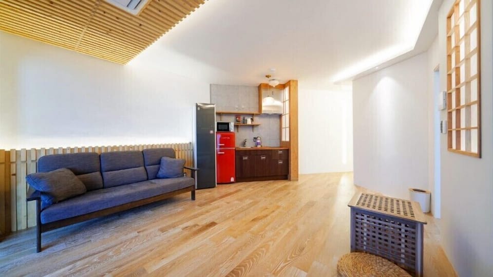 Room (G201)