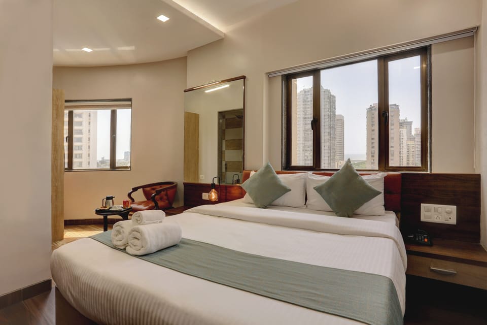 Deluxe Room | Premium bedding, in-room safe, desk, laptop workspace