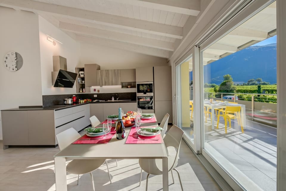 Family Apartment, Multiple Bedrooms, 2 Bathrooms, Mountainside (Mirabelle) | Dining