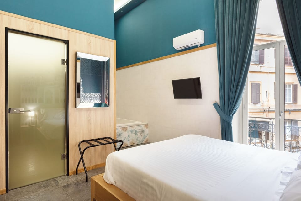 Luxury Room | Premium bedding, down comforters, soundproofing, WiFi (free)
