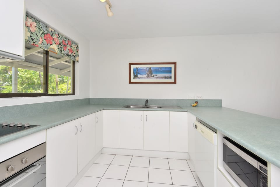 Two Bedroom Two Bathroom Apartment with Sea View | Private kitchen | Fridge, microwave, oven, stovetop