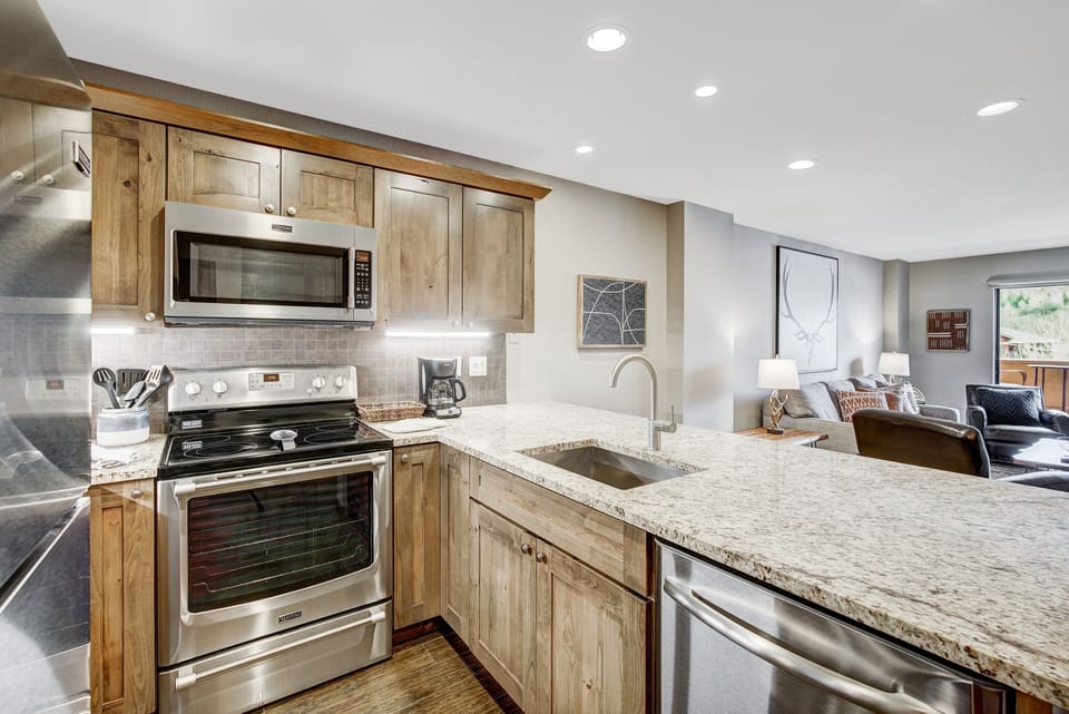 Condo, 2 Bedrooms | Private kitchen | Fridge, oven, coffee/tea maker, electric kettle