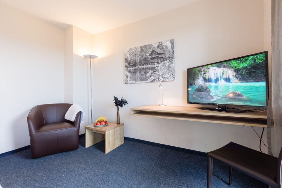 Desk, laptop workspace, soundproofing, free WiFi